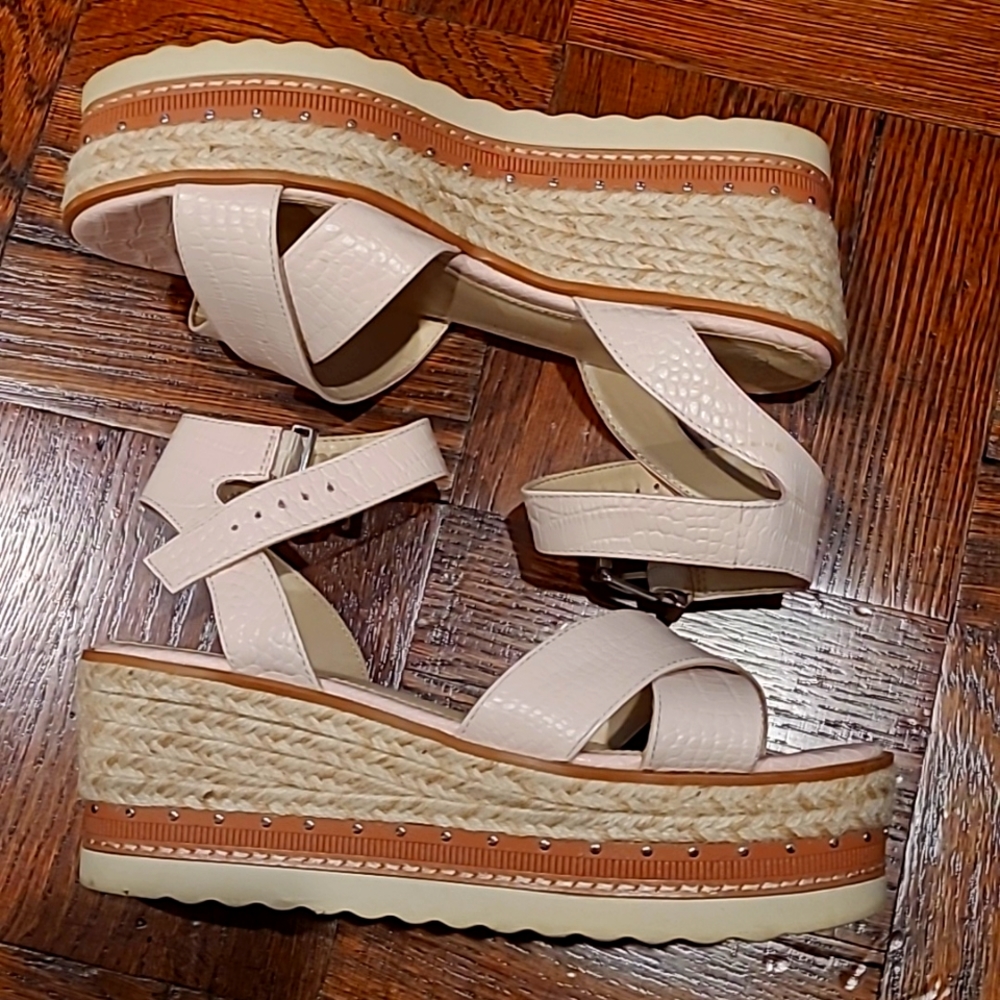 Vince Camuto Light Pink Platform Wedges Size: 7.5
